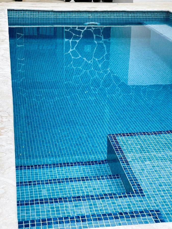 Luxury Beach Suite 1 Pool And Sunset Rooftop ตาร์กอเลส ภายนอก รูปภาพ